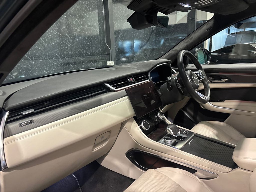 USED 2022 F JAGUAR F-PACE 5.0 P550 V8 SVR SUV 5dr Petrol Quickshift AWD Euro 6 (s/s) (550 ps) BRITISH RACING GREEN|HEAD UP DISPLAY