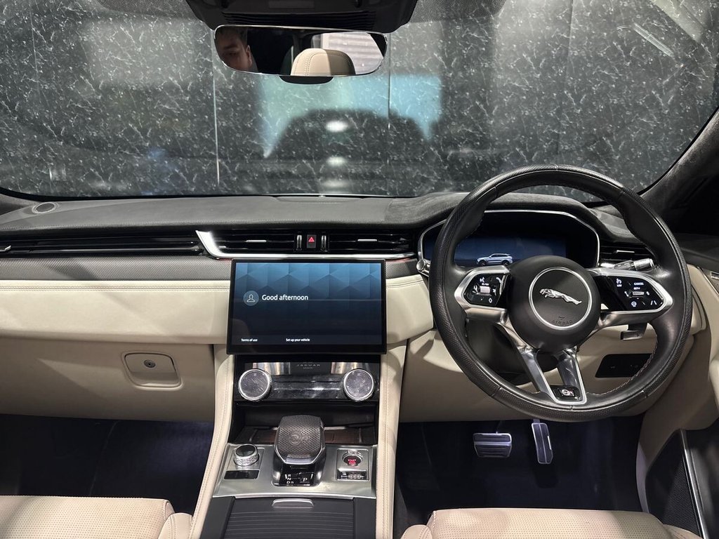 USED 2022 F JAGUAR F-PACE 5.0 P550 V8 SVR SUV 5dr Petrol Quickshift AWD Euro 6 (s/s) (550 ps) BRITISH RACING GREEN|HEAD UP DISPLAY