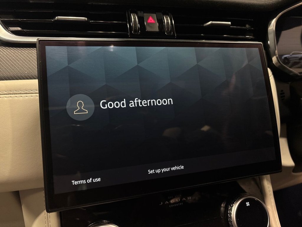 USED 2022 F JAGUAR F-PACE 5.0 P550 V8 SVR SUV 5dr Petrol Quickshift AWD Euro 6 (s/s) (550 ps) BRITISH RACING GREEN|HEAD UP DISPLAY