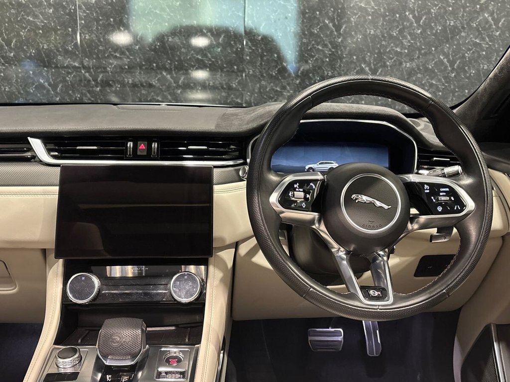 USED 2022 F JAGUAR F-PACE 5.0 P550 V8 SVR SUV 5dr Petrol Quickshift AWD Euro 6 (s/s) (550 ps) BRITISH RACING GREEN|HEAD UP DISPLAY