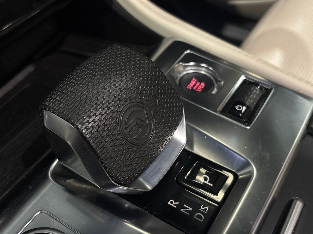 USED 2022 F JAGUAR F-PACE 5.0 P550 V8 SVR SUV 5dr Petrol Quickshift AWD Euro 6 (s/s) (550 ps) BRITISH RACING GREEN|HEAD UP DISPLAY