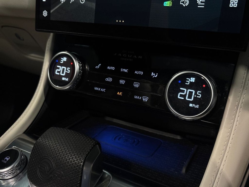 USED 2022 F JAGUAR F-PACE 5.0 P550 V8 SVR SUV 5dr Petrol Quickshift AWD Euro 6 (s/s) (550 ps) BRITISH RACING GREEN|HEAD UP DISPLAY