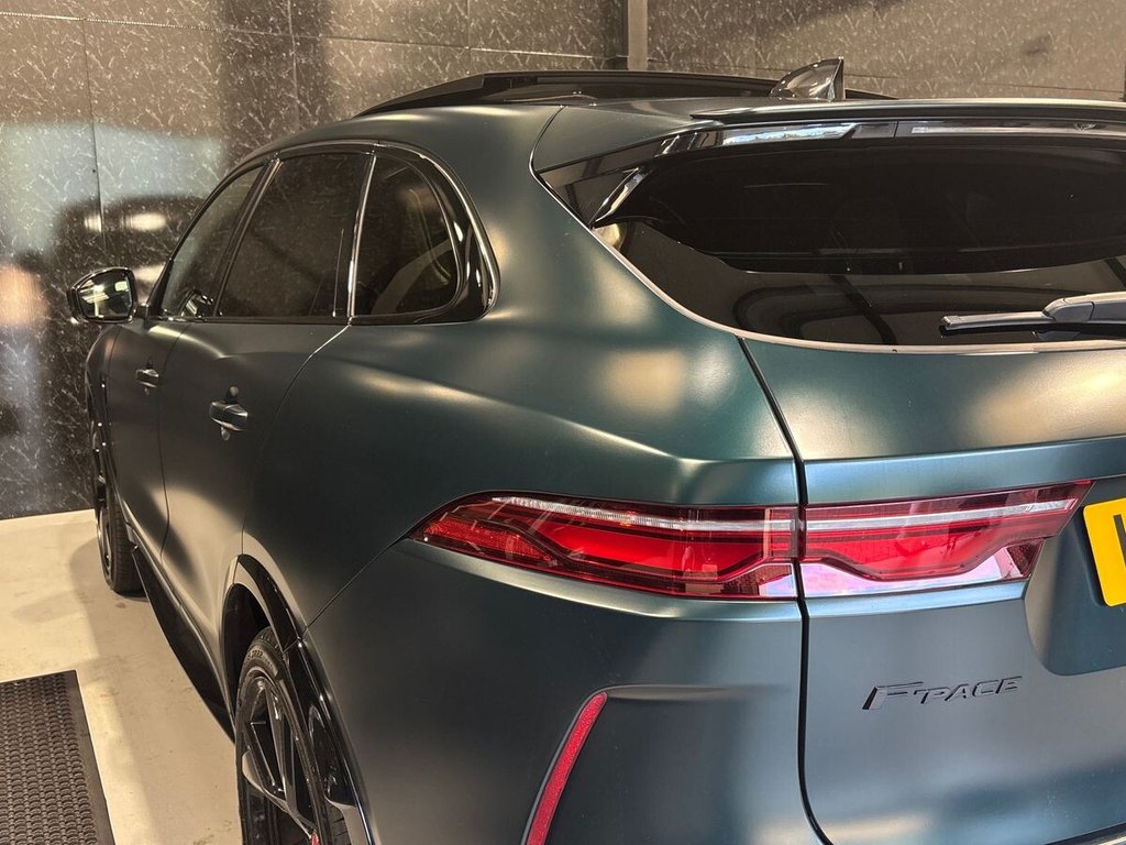 USED 2022 F JAGUAR F-PACE 5.0 P550 V8 SVR SUV 5dr Petrol Quickshift AWD Euro 6 (s/s) (550 ps) BRITISH RACING GREEN|HEAD UP DISPLAY