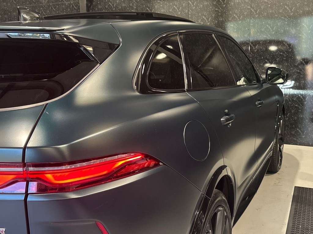 USED 2022 F JAGUAR F-PACE 5.0 P550 V8 SVR SUV 5dr Petrol Quickshift AWD Euro 6 (s/s) (550 ps) BRITISH RACING GREEN|HEAD UP DISPLAY