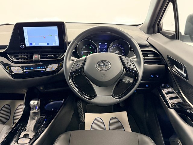 2022 TOYOTA C-HR - Photo 10