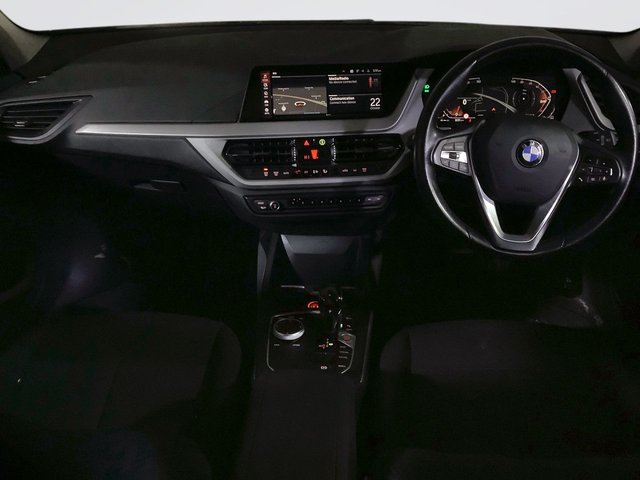 2021 BMW 1 Series 1.5L Se 5dr - Photo 3