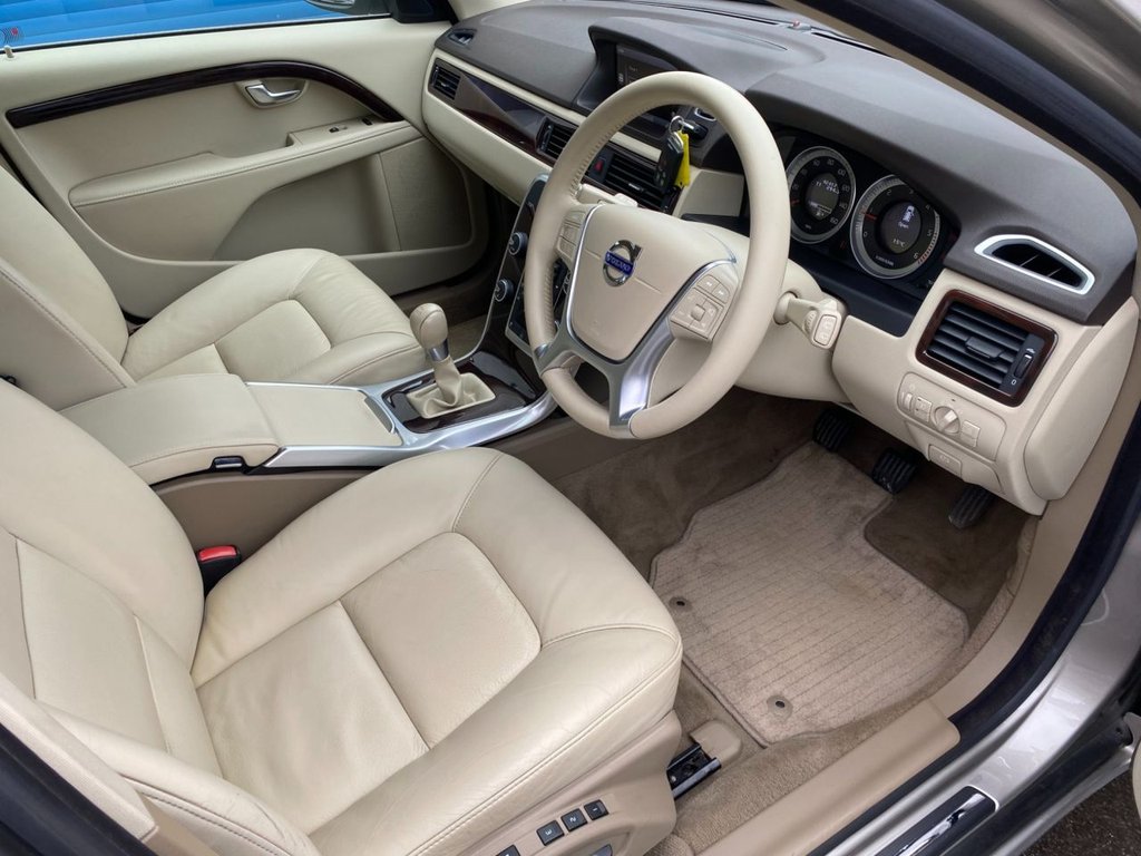 USED 2012 62 VOLVO V70 2.0 D4 SE Lux Estate 5dr Diesel Manual Euro 5 (s/s) (163 ps) RARE MANUAL LOW MILES ONE OWNER