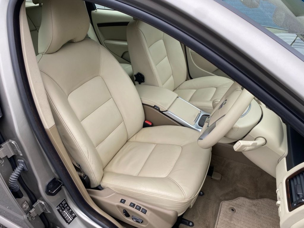USED 2012 62 VOLVO V70 2.0 D4 SE Lux Estate 5dr Diesel Manual Euro 5 (s/s) (163 ps) RARE MANUAL LOW MILES ONE OWNER