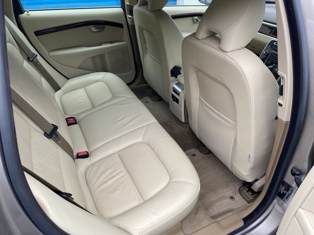 USED 2012 62 VOLVO V70 2.0 D4 SE Lux Estate 5dr Diesel Manual Euro 5 (s/s) (163 ps) RARE MANUAL LOW MILES ONE OWNER