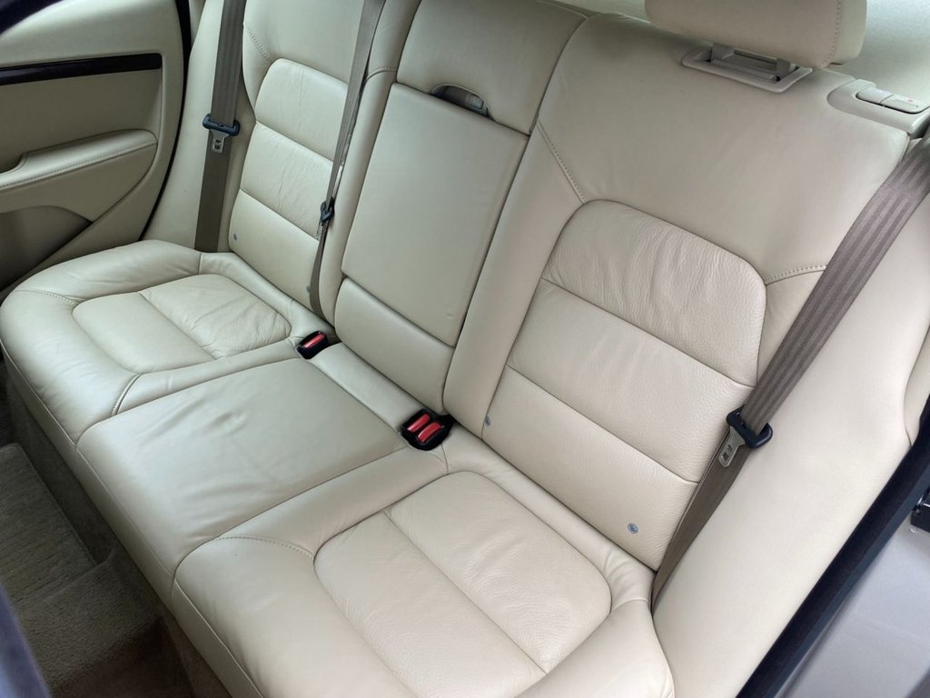 USED 2012 62 VOLVO V70 2.0 D4 SE Lux Estate 5dr Diesel Manual Euro 5 (s/s) (163 ps) RARE MANUAL LOW MILES ONE OWNER
