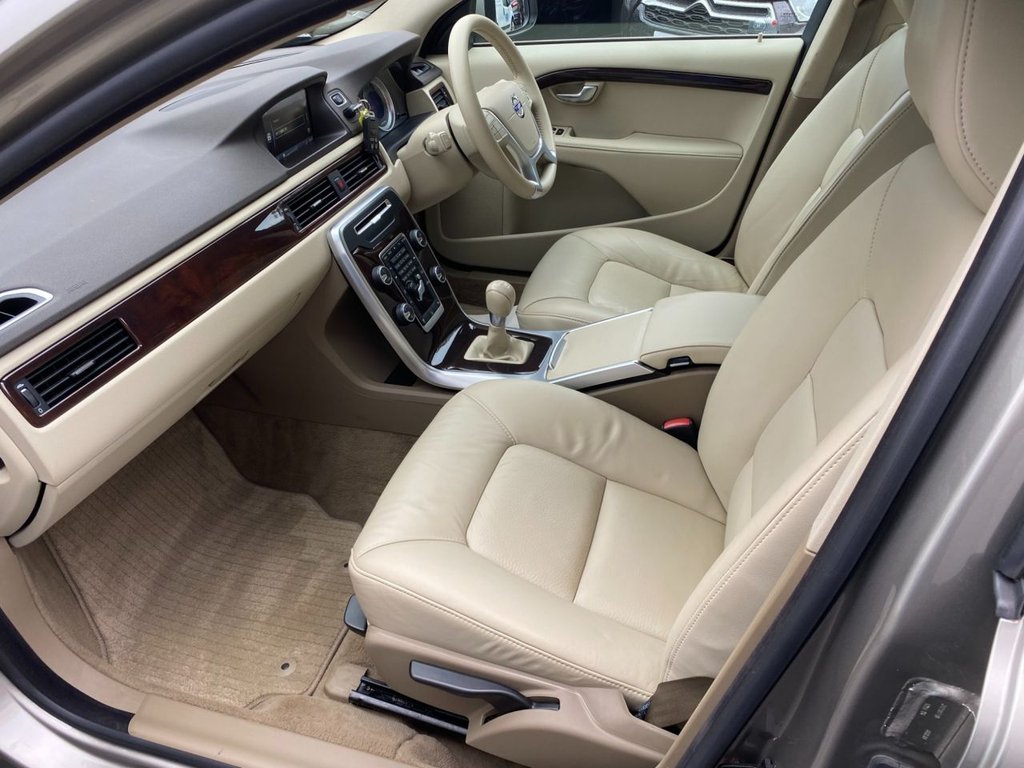 USED 2012 62 VOLVO V70 2.0 D4 SE Lux Estate 5dr Diesel Manual Euro 5 (s/s) (163 ps) RARE MANUAL LOW MILES ONE OWNER