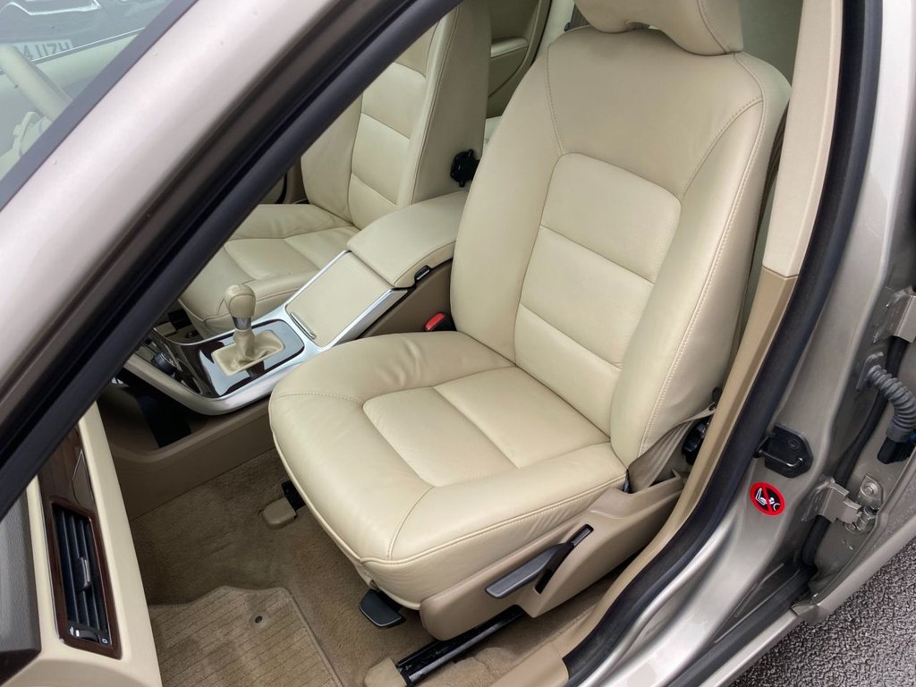 USED 2012 62 VOLVO V70 2.0 D4 SE Lux Estate 5dr Diesel Manual Euro 5 (s/s) (163 ps) RARE MANUAL LOW MILES ONE OWNER