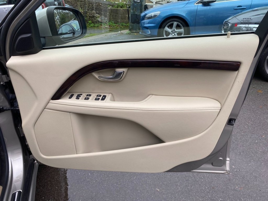 USED 2012 62 VOLVO V70 2.0 D4 SE Lux Estate 5dr Diesel Manual Euro 5 (s/s) (163 ps) RARE MANUAL LOW MILES ONE OWNER