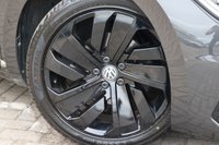 USED 2018 18 VOLKSWAGEN ARTEON 2.0 TSI R-LINE FASTBACK  PAN ROOF BLACK LEATHER 3 NEW TYRES