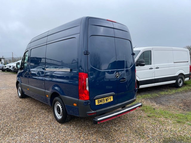 2019 Mercedes-Benz Sprinter 2.1L null 5dr - Photo 2