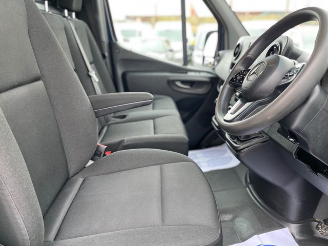 2019 Mercedes-Benz Sprinter 2.1L null 5dr - Photo 3