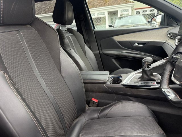 2022 PEUGEOT 3008 - Photo 3