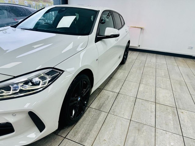 2024 BMW 1 SERIES - Photo 2