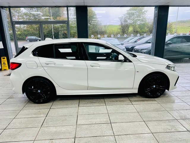 2024 BMW 1 SERIES - Photo 9