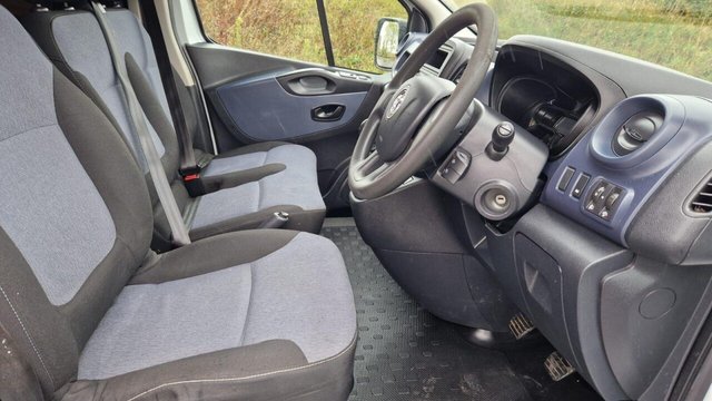 2015 VAUXHALL VIVARO - Photo 11