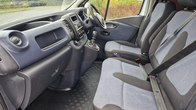 2015 VAUXHALL VIVARO - Photo 12