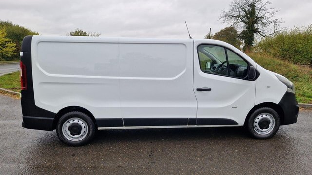 2015 VAUXHALL VIVARO - Photo 8