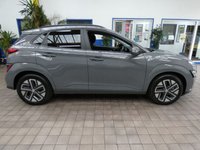 USED 2021 21 HYUNDAI KONA 64kWh Premium SUV 5dr Electric Auto (10.5kW Charger) (204 ps) SAT NAV ANDROID APPLE CARPLAY HEATED SEATS CRUISE CONTROL REAR VIEW CAMERA PARKING SENSORS 1 OWNERS EXCELLENT SERVICE HISTORY HYUNDAI WARRANTY TILL JUNE 2026