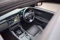 USED 2017 17 JAGUAR XF 3.0d V6 S Saloon 4dr Diesel Auto Euro 6 (s/s) (300 ps) PAN ROOF / PRO NAV / MERIDIAN