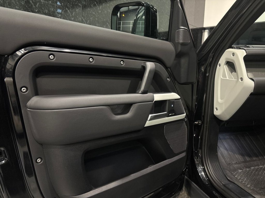 USED 2023 73 LAND ROVER DEFENDER 3.0 D250 MHEV SE Hard Top SUV 5dr Diesel Auto 4WD MWB Euro 6 (s/s) (250 ps) REAR SEATS|JLR WARRANTY