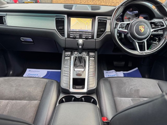 2016 Porsche Macan 3L S 5dr - Photo 2