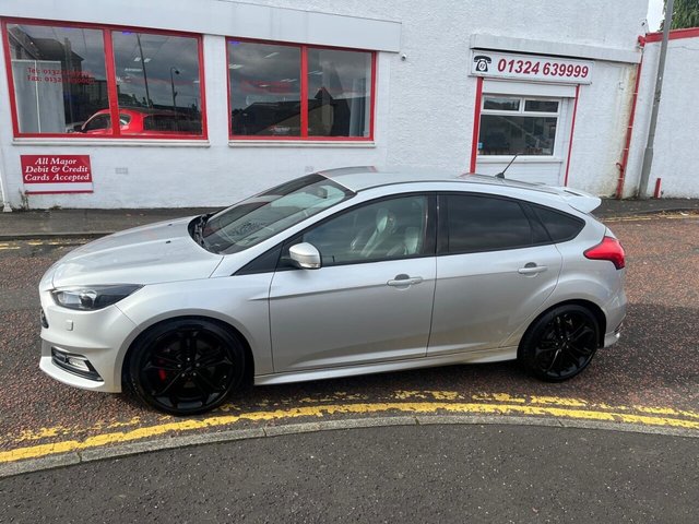 View our Ford Focus 2.0T EcoBoost ST-3 Hatchback 5dr Petrol Manual Euro 6 (s/s) (250 ps)