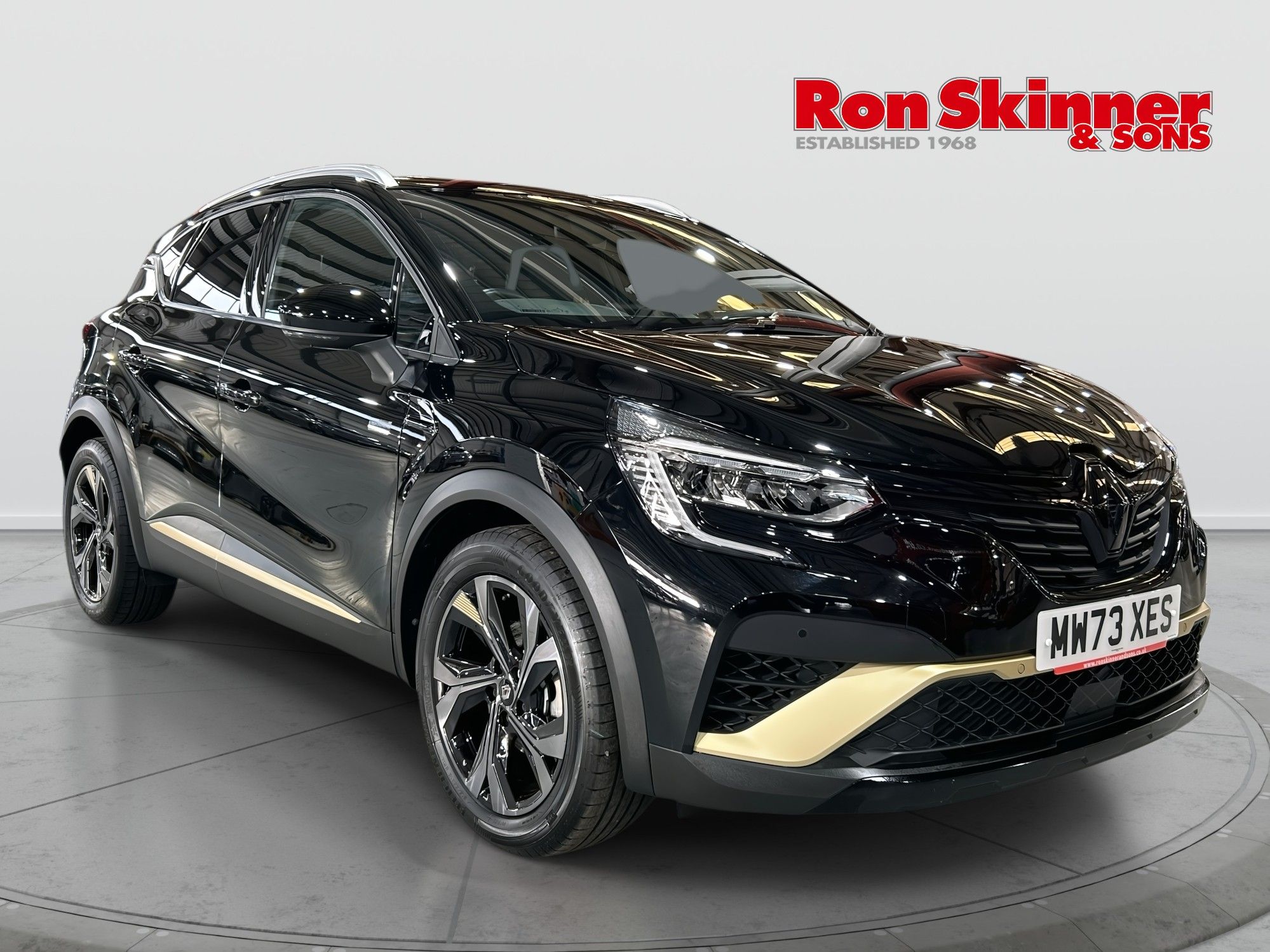 USED 2023 73 RENAULT CAPTUR 1.6 E-TECH 9.8kWh E-Tech engineered SUV 5dr Petrol Plug-in Hybrid Auto Euro 6 (s/s) (160 ps) 