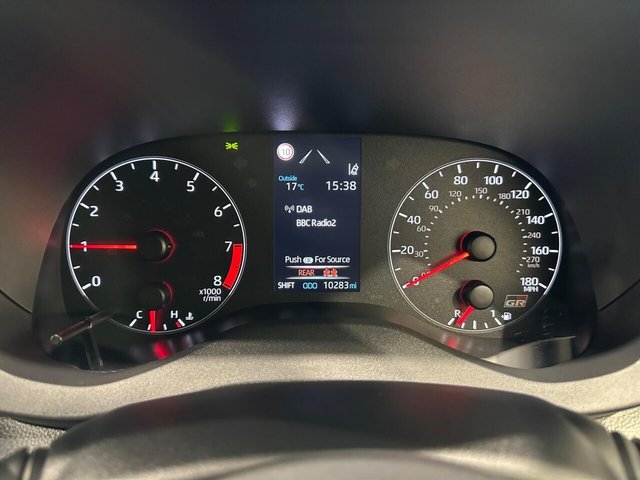 2021 TOYOTA YARIS - Photo 11