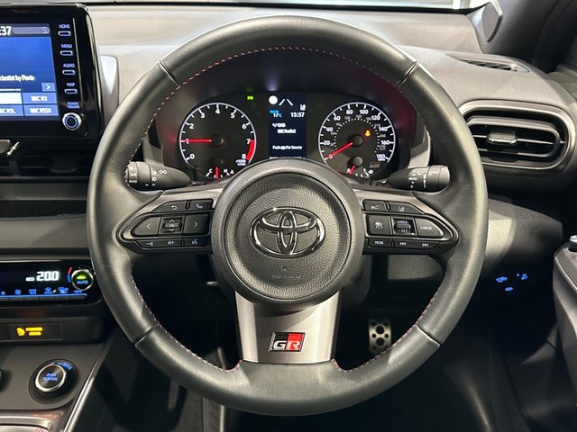 2021 TOYOTA YARIS - Photo 9