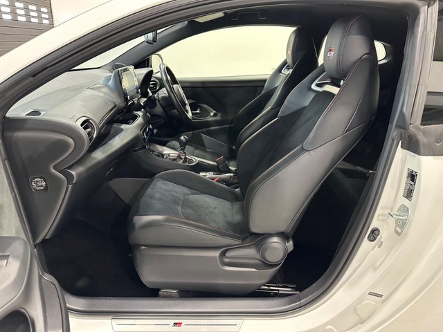 2021 TOYOTA YARIS - Photo 3