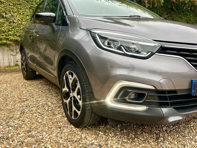 View our RENAULT CAPTUR