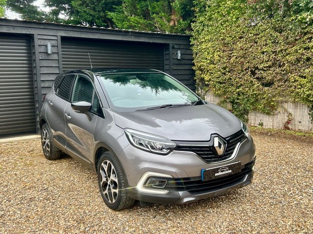 View our RENAULT CAPTUR