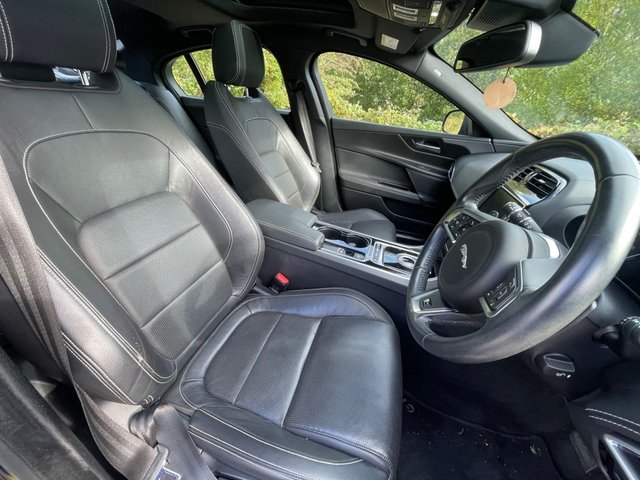 2015 JAGUAR XE - Photo 4