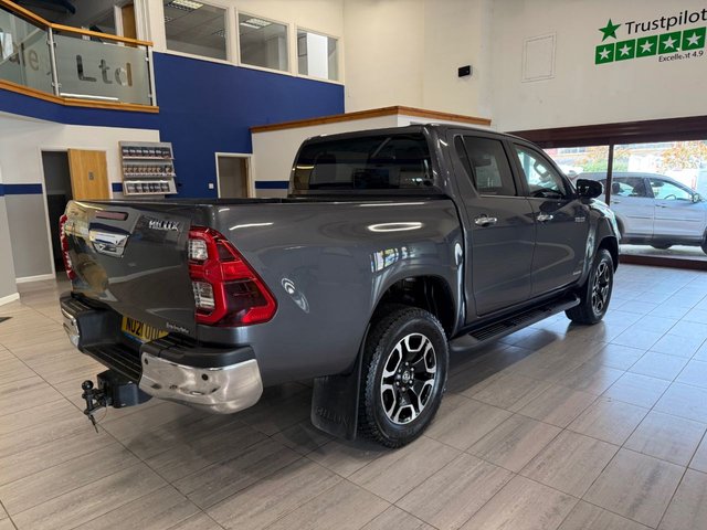 2021 Toyota HI-Lux 2.8L Invincible 4dr - Photo 3