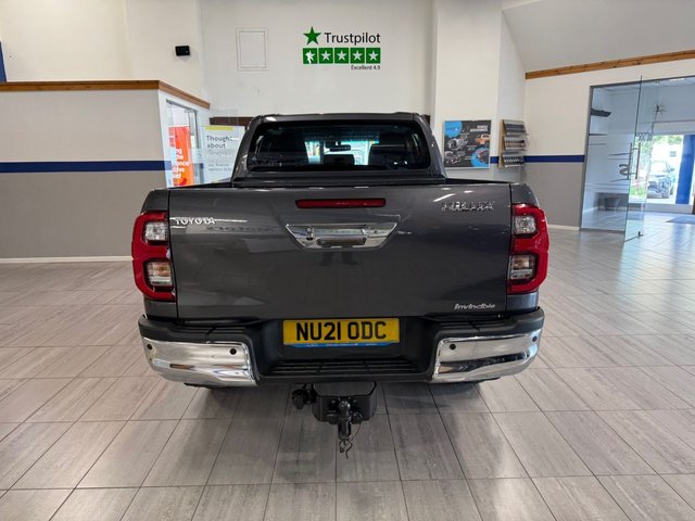 2021 Toyota HI-Lux 2.8L Invincible 4dr - Photo 4