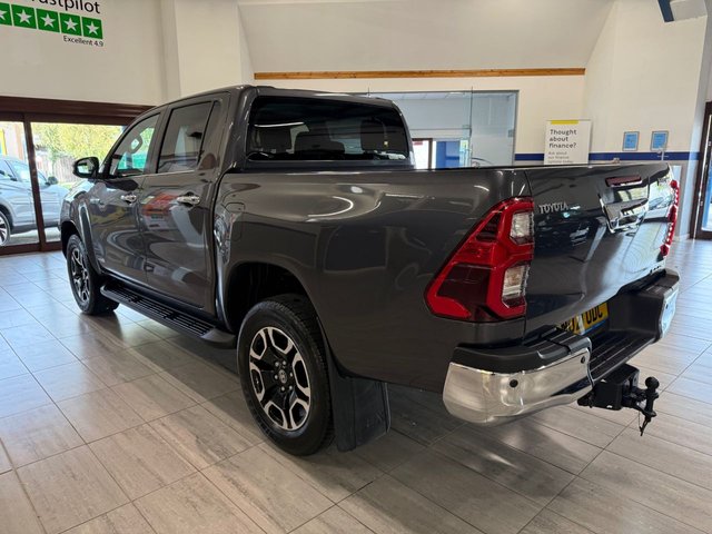 2021 Toyota HI-Lux 2.8L Invincible 4dr - Photo 5
