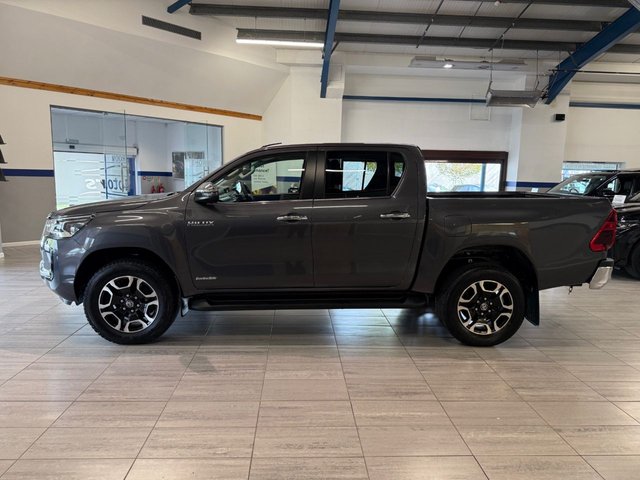 2021 Toyota HI-Lux 2.8L Invincible 4dr - Photo 6