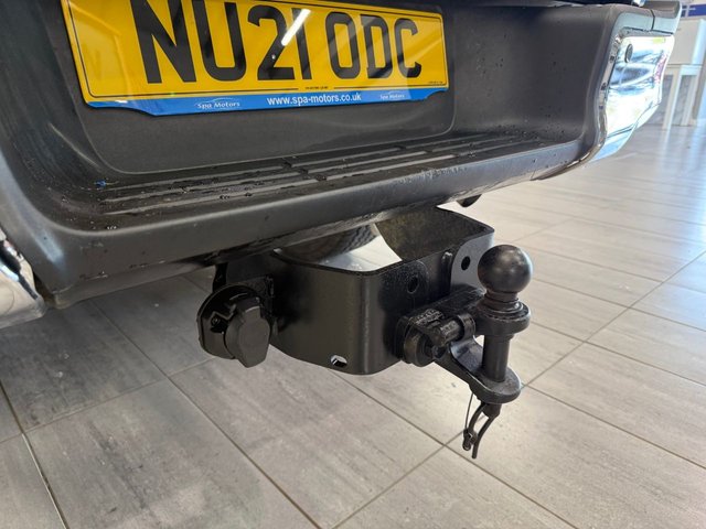 2021 Toyota HI-Lux 2.8L Invincible 4dr - Photo 10