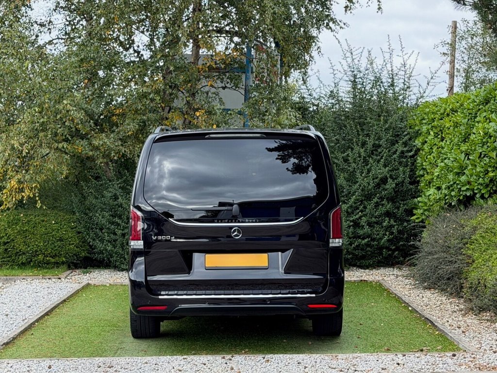 USED 2024 24 MERCEDES-BENZ V-CLASS 2.0 V300d Premium MPV 5dr Diesel G-Tronic+ Euro 6 (s/s) (7 Seat, Extra Long) (237 ps) EXTRA LONG VAT QUALIFYING LATEST VIRTUAL COCKPIT DASH TABLES