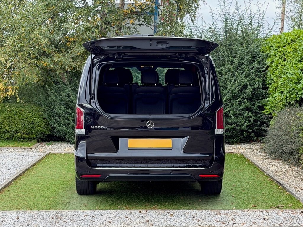 USED 2024 24 MERCEDES-BENZ V-CLASS 2.0 V300d Premium MPV 5dr Diesel G-Tronic+ Euro 6 (s/s) (7 Seat, Extra Long) (237 ps) EXTRA LONG VAT QUALIFYING LATEST VIRTUAL COCKPIT DASH TABLES