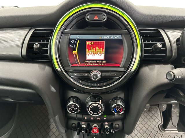 2018 MINI HATCH 2018 1.5 Cooper Classic Hatchback 3dr Petrol Manual Euro 6 (s/s) (136 ps) - Photo 12