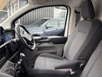 USED 2024 24 FORD TRANSIT CUSTOM Silver 2.0 EcoBlue Limited Van, 27,705 miles, 1 owner, Euro 6 ULEZ, 6-speed, A/C, Rear Camera, Alloy Wheeks, Full Service History, price +20% VAT. REAR VIEW CAMARA" APPLE CAR PLAY