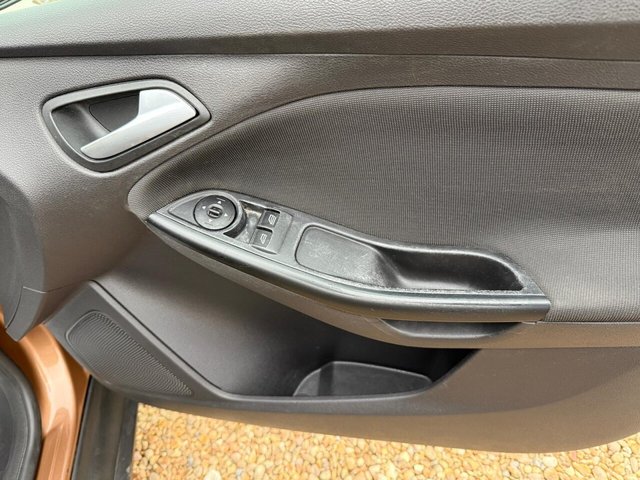 2014 FORD FOCUS 1.6 TDCi Zetec Euro 5 (s/s) 5dr - Photo 6