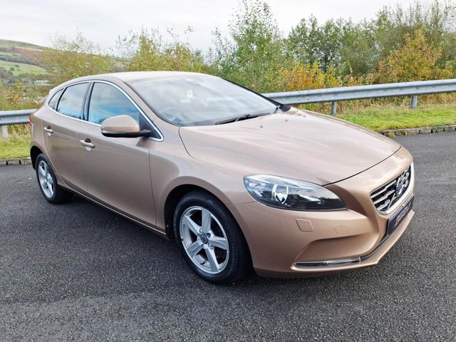 2015 VOLVO V40 - Photo 2