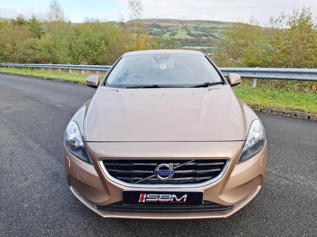 2015 VOLVO V40 - Photo 3